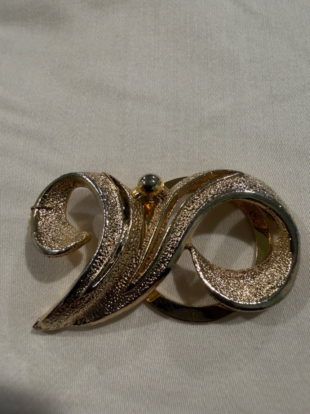 Elegant Gold Swirl Statement Scarf Clip